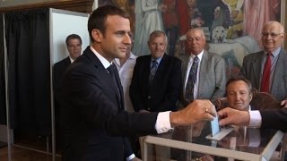 Elections législatives Emmanuel Macron a voté au Touquet [upl. by Orestes]