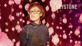 Bunt und schräg Pipilotti Rist stellt im Kunsthaus Zürich aus  Ausstellung  Videokunst  2016 [upl. by Allistir]