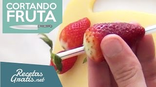 Cómo pelar fresas  ¡Sin desperdiciar fruta [upl. by Leik]