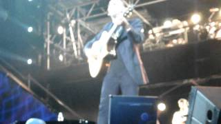 Checco Zalone in la pizzica di destra live bari [upl. by Stiegler]