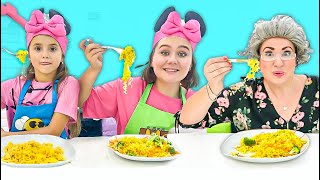 Ruby and Bonnie make healthy noodles with cooking toys [upl. by Shaylah]