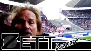 Mit Frank Zander bei Hertha vs Bayern am 140209 [upl. by Ednutey]