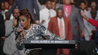 Dr Dorinda Cole Shifts the Entire Service with a MIGHTY Praise Break at 2023 AIM COGIC CONVENTION [upl. by Nemzzaj]