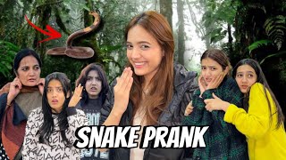 SNAKE PRANK se ghar waloun ko daraya Dost ne dia Gift Sistrology Fatima Faisal [upl. by Sanalda]