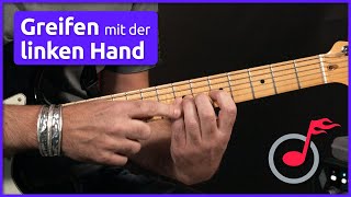 Fingerhaltung der linken Hand beim Greifen 🎸 Gitarre lernen mit music2me [upl. by Nael]