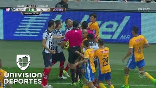 Guerra Civil empujones y puños entre Rayados y Tigres [upl. by Maxma]