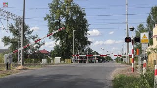 Przejazd kolejowy Żychlin PL  672023  Železniční přejezd  Polish railroad crossing [upl. by Hctub]