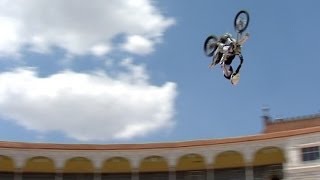 Espectaculares saltos y acrobacias de motocross freestyle [upl. by Nerol]