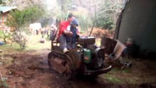 Petit Tracteur Chenillard Ransomes MG6 a moteur JLO diesel crawler [upl. by Norm]