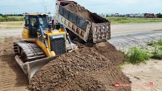 Best SHANTUI DH17c2 Bulldozer technique pushing sand with Dongfeng Dump Trucks pouring sand filling [upl. by Snowman152]