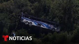 Primeras imágenes del autobús con niños que se estrelló en Nueva York  Noticias Telemundo [upl. by Urbani892]