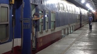 Train SNT2 Saigon  Nha Trang departure at Saigon Railway Station 2016 [upl. by Eicyal]