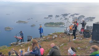 Fjellturkonsert Festvågtinden 541 moh Henningsvær  Lofoten  20160828  4k [upl. by Aelram]