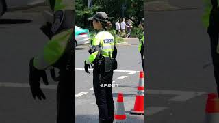 狐狸警官和兔子警官在一起工作 好可爱 谁会不喜欢两个小可爱一起很凶很凶的 兔子警官和狐狸警官 警察 police [upl. by Shewchuk]