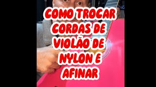 Como trocar cordas de nylon de violão e afinar [upl. by Kemeny691]