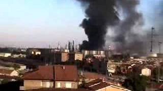 Explosion at API refinery Falconara Italy 8th Sept 04 [upl. by Zurn]