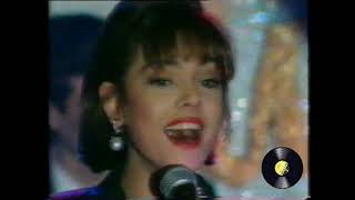 Ebru Gündeş  Demir Attım Yalnızlığa Star TV 1993 [upl. by Erehs]