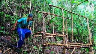 BUILDING A WARM BUSHCRAFT SHELTER IN THE FOREST DURING HEAVY RAIN AND THUNDERSTORMS [upl. by Joel]