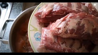 Schweinebäckchen in Rotweinsoße Mamas Rezepte schaut [upl. by Eisaj100]