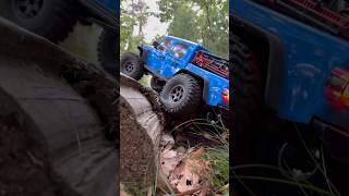 Can I climb that 👀 The axial scx10 iii gladiator trail side log ride [upl. by Roobbie]