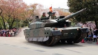 突っ込む10式戦車に客席騒然！20140413 練馬駐屯地 [upl. by Arne276]