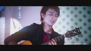 Nashrin  Fobia Cinta OFFICIAL VIDEO [upl. by Hanafee]