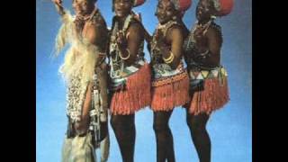 Mahlathini amp the Mahotella Queens  Reya Dumedisa [upl. by Anialem]