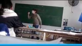 Maestra se burla de alumno por tomar clases en cibercafé [upl. by Araccat]