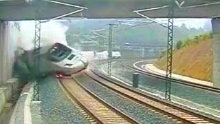 Así fue el momento del accidente de tren en Galicia [upl. by Julian400]