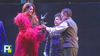 Ninel Conde evita hablar de los problemas con su expareja al recibir un reconocimiento [upl. by Eifos]