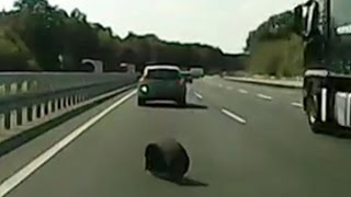 Gevaar op Duitse autobahn [upl. by Deedahs209]