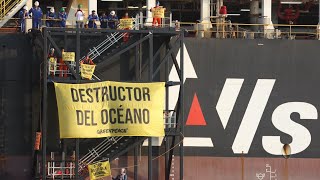 Subimos al barco que quiere destruir los océanos  Greenpeace México [upl. by Iveel]