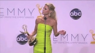 Julie Bowen impersonates Sofia Vergara at the Emmys [upl. by Marozik]