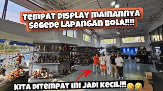 INTIP RUMAH KOLEKTOR NO 1 DI DUNIA DISPLAY ROOM NYA SEGEDE LAPANGAN SEPAK BOLA MAN [upl. by Laeira204]