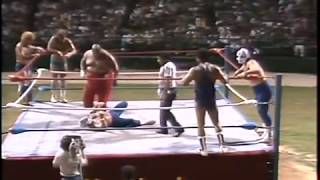 WWC Carlos Colón The Invaders vs Abdullah The Butcher Chicky Starr amp Ron Starr 1986 [upl. by Ardnuasac]