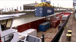 Kräne Schiffe Kähne Container Schmuggel und Polizei  der Frankfurter Hafen  doku [upl. by Moria]