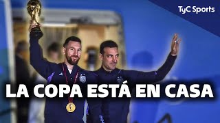 LA COPA DEL MUNDO LLEGÓ A ARGENTINA DE LA MANO DE MESSI 🔥 ¡EL RECIBIMIENTO FUE UNA LOCURA DE GENTE [upl. by Pogah417]