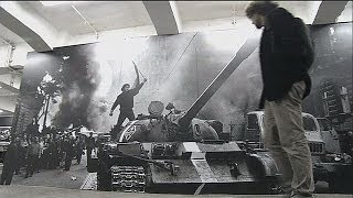 Ausstellung Josef Koudelka zeigt Fotos vom Einmarsch in die Tschechoslowakei 1968  le mag [upl. by Cheyne]