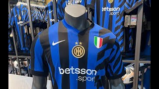 INTER ECCO LA MAGLIA UFFICIALE CON LA SECONDA STELLA [upl. by Jenifer]