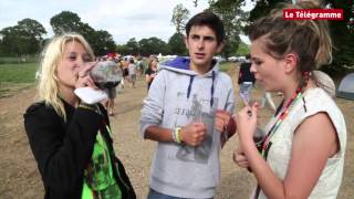 Vieilles Charrues Le karakoé des festivaliers avant Stromae [upl. by Eelame]