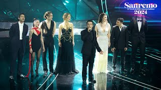 Sanremo 2024  Il cast di Mare Fuori canta quotO mar forquot [upl. by Solita357]