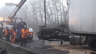 20122021  VN24  LKW prallt vor Brückenpfeiler auf A1 bei Ascheberg  Fahrerkabine reißt ab [upl. by Fotina]