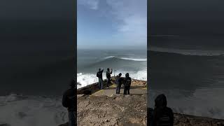 A temporada de ondas gigantes em Nazaré vai de outubro até março gigantesdenazaré giantwaves [upl. by Eirotal]