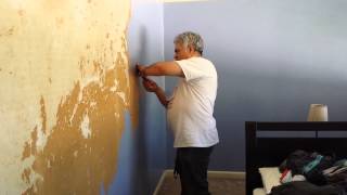 How to remove wallpaper that was painted over Wallpaper removal services 0423688352 Sydney [upl. by Gilbertson]