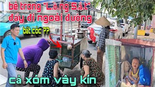 Bất ngờ cả xóm vây kín cô gái để bé trai trong quotLồng Sắtquot đẩy đi trên đường sự thật ngỡ ngàng [upl. by Ashman306]