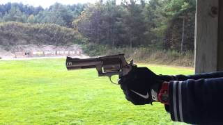 Shooting Smith and Wesson 460V [upl. by Ennazzus899]