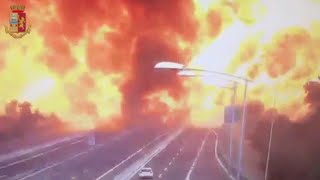 Incendio en autopista italiana por explosión de camión cisterna [upl. by Zerimar300]