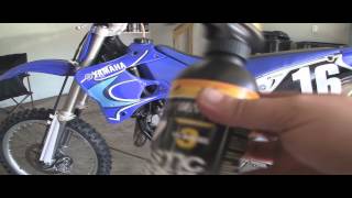 YZ125 Part 40 2 Stroke Cleaning Walkaround and Another Small Issue [upl. by Robinia]