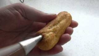 Comment fourrer un éclair au chocolat  How to fill chocolate eclair [upl. by Etnelav20]