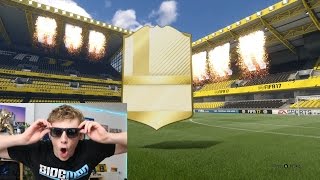 2 LEGENDS IN A PACK OPENING  FIFA 17 [upl. by Niveg945]